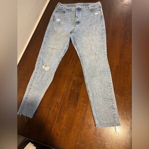 Old Navy Distressed Light Blue Jeans Pop icon Skinny. Frayed hem
